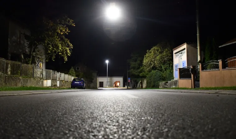 [FOTO] UŽASNI PRIZORI U NOVOJ GRADI&Scaron;KI: Jurio Audijem pa proletio kroz raskrižje i zavr&scaron;io u nečijoj kući, poginuo na mjestu