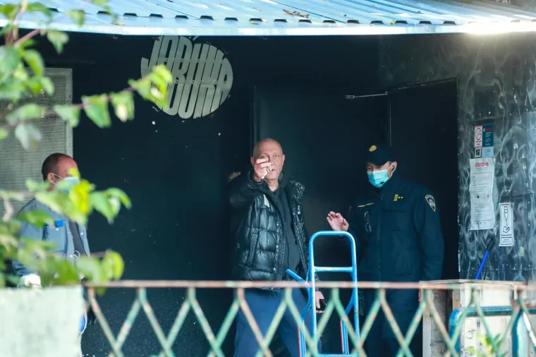 TUŽNA DELOŽACIJA JABUKE: Policija iznijela stvari iz kluba, na mjestu događaja i Juričan