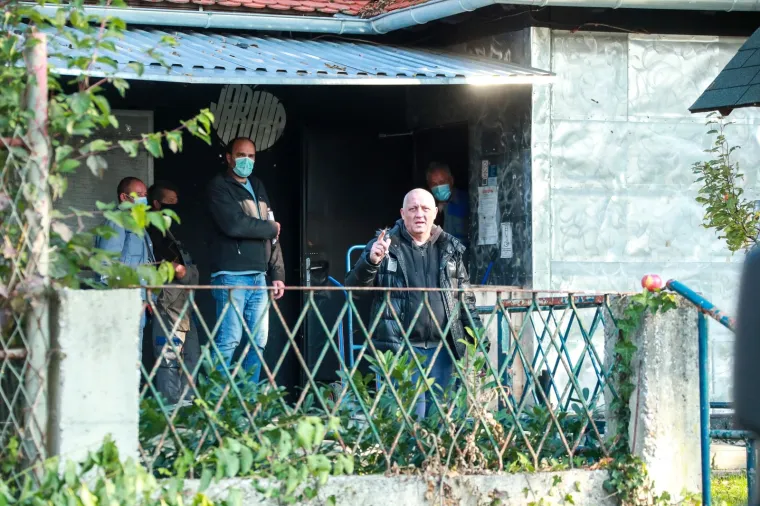 TUŽNA DELOŽACIJA JABUKE: Policija iznijela stvari iz kluba, na mjestu događaja i Juričan