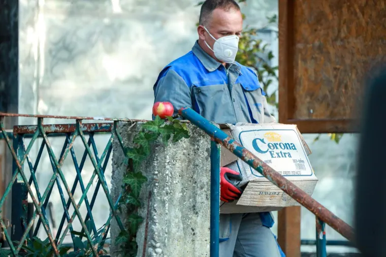 TUŽNA DELOŽACIJA JABUKE: Policija iznijela stvari iz kluba, na mjestu događaja i Juričan