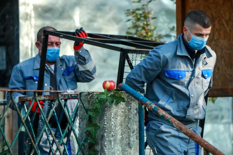 TUŽNA DELOŽACIJA JABUKE: Policija iznijela stvari iz kluba, na mjestu događaja i Juričan