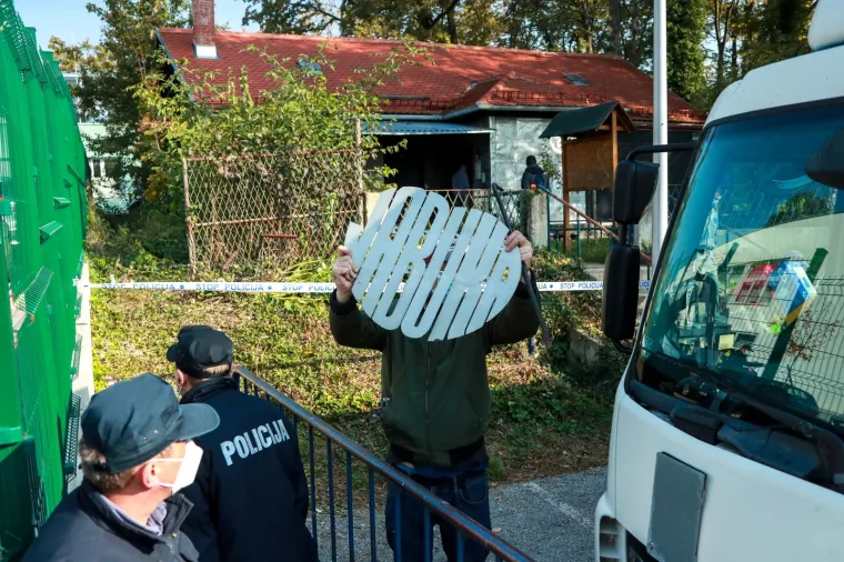 TUŽNA DELOŽACIJA JABUKE: Policija iznijela stvari iz kluba, na mjestu događaja i Juričan