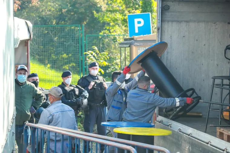 TUŽNA DELOŽACIJA JABUKE: Policija iznijela stvari iz kluba, na mjestu događaja i Juričan