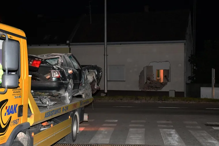 Velika tragedija: Autom se zabio u kuću, probio zid i na mjestu poginuo