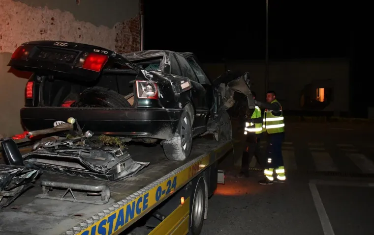 Velika tragedija: Autom se zabio u kuću, probio zid i na mjestu poginuo