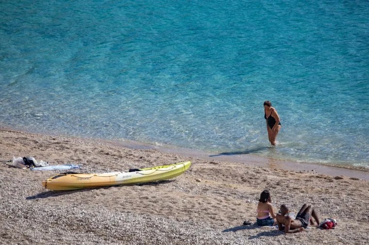 Kupači na dubrovačkim plažama ne mare &scaron;to smo već dobro zagazili u jesen
