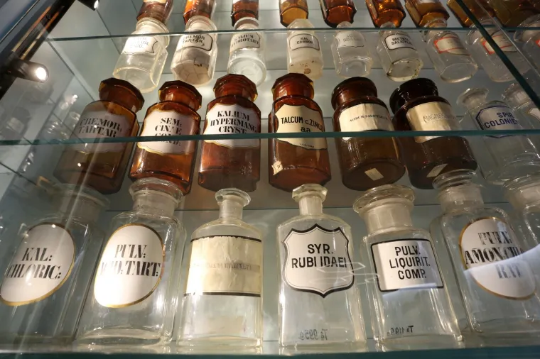 U Rijeci otvoren prvi hrvatski specijalizirani Muzej farmacije: Zmija i ljekarnik Pablo nude pregršt savjeta