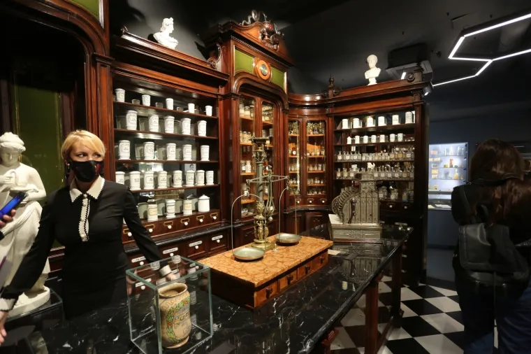 U Rijeci otvoren prvi hrvatski specijalizirani Muzej farmacije: Zmija i ljekarnik Pablo nude pregršt savjeta