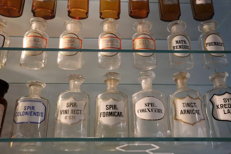 U Rijeci otvoren prvi hrvatski specijalizirani Muzej farmacije: Zmija i ljekarnik Pablo nude pregr&scaron;t savjeta