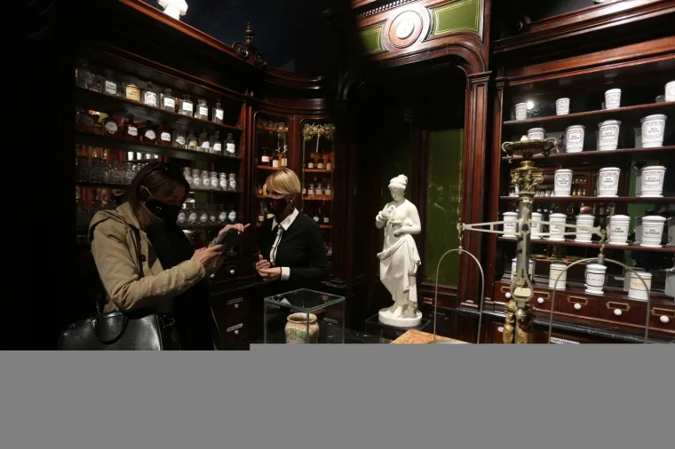 U Rijeci otvoren prvi hrvatski specijalizirani Muzej farmacije: Zmija i ljekarnik Pablo nude pregr&scaron;t savjeta