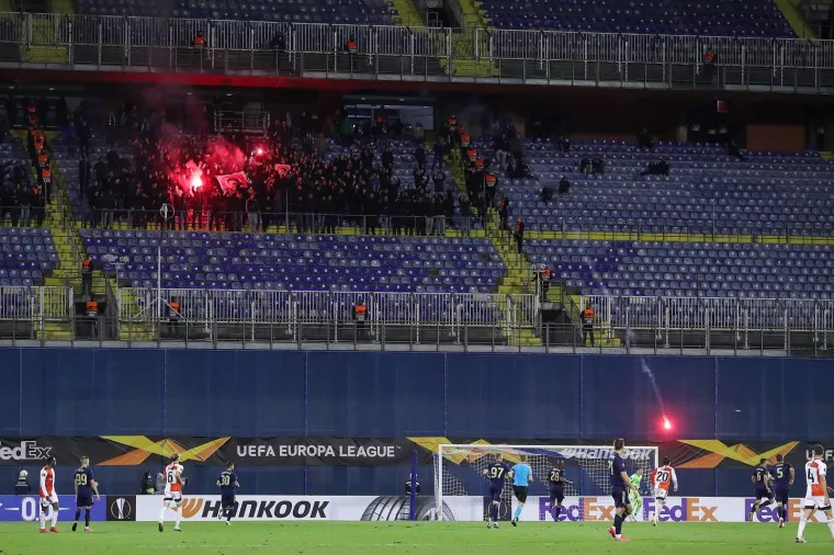 [FOTO] GRME UVREDE S TRIBINA: Boysi brutalno izvrijeđali nepravomoćno osuđenu braću