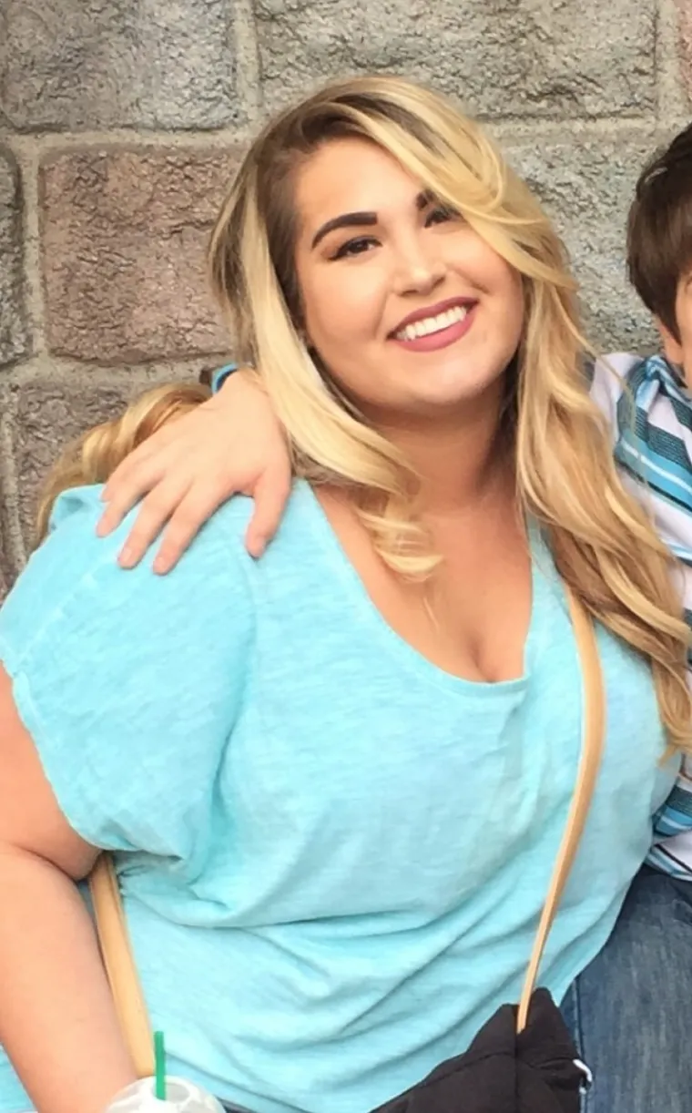 Životna trenerica Cambria Harris (29) iz Riversidea u Kaliforniji borila se s prekomjernom težinom od malih nogu. &Scaron;kolovala se kod kuće od devete godine i s izolacijom se nosila na način da se uvijek okretala hrani.