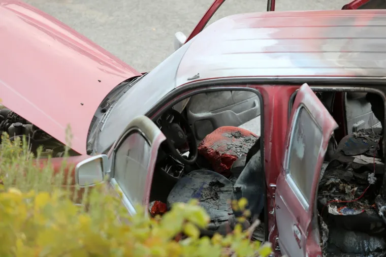 Izgorio automobil u Lovranu: Vlasnik je mu&scaron;karac koji je pronađen mrtav na zapaljenoj brodici?