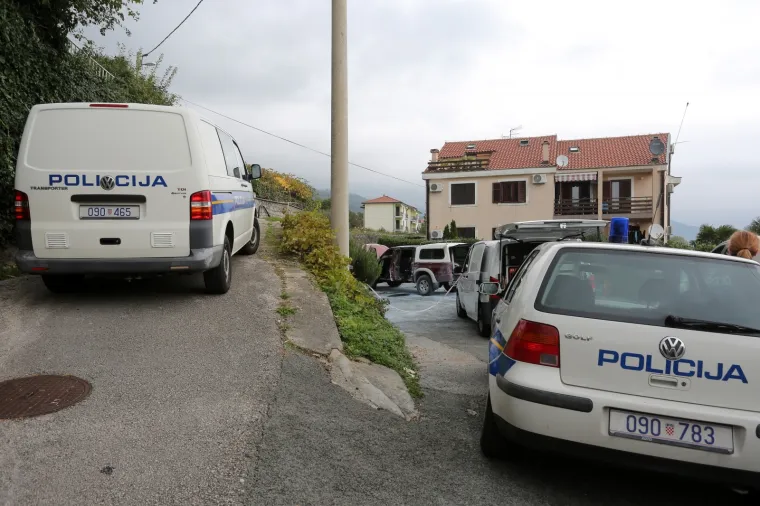 Izgorio automobil u Lovranu: Vlasnik je mu&scaron;karac koji je pronađen mrtav na zapaljenoj brodici?