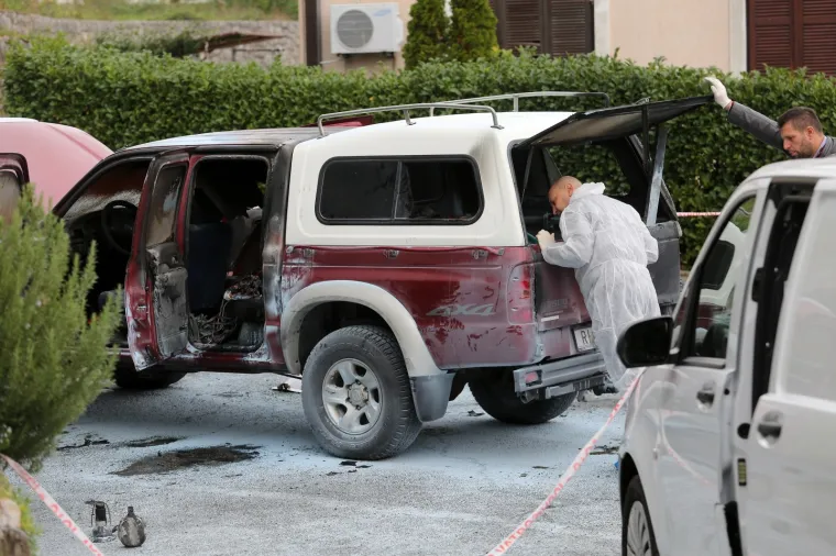 Izgorio automobil u Lovranu: Vlasnik je mu&scaron;karac koji je pronađen mrtav na zapaljenoj brodici?