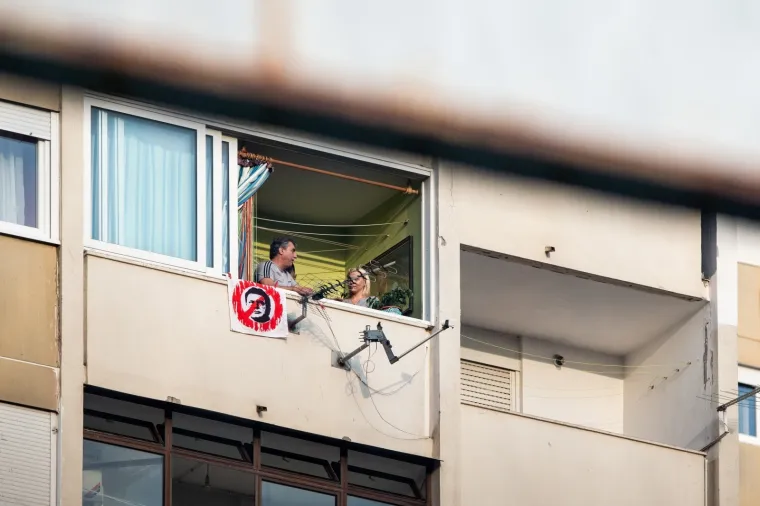 [FOTO] LUDNICA U ŠIBENIKU: BBB-ovci i sa zgrada uz Dinamo! Pogledajte ovaj kaos