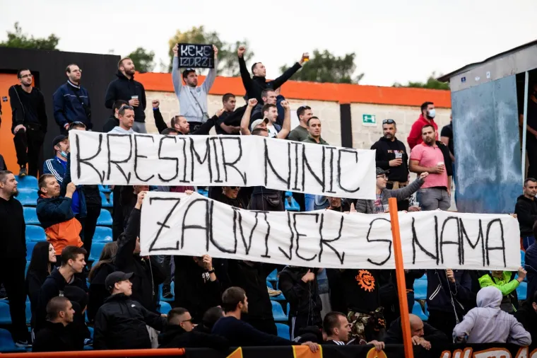 [FOTO] LUDNICA U ŠIBENIKU: BBB-ovci i sa zgrada uz Dinamo! Pogledajte ovaj kaos