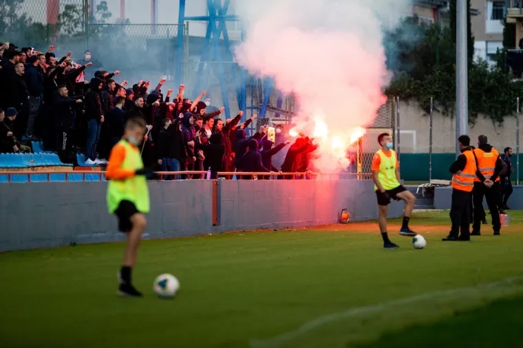 [FOTO] LUDNICA U &Scaron;IBENIKU: BBB-ovci i sa zgrada uz Dinamo! Pogledajte ovaj kaos