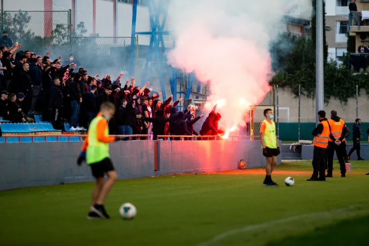 [FOTO] LUDNICA U &Scaron;IBENIKU: BBB-ovci i sa zgrada uz Dinamo! Pogledajte ovaj kaos