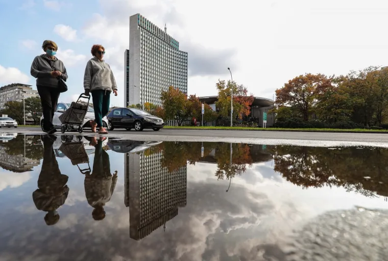 Oprezniji i od Stožera: Građani i na otvorenom nose maske