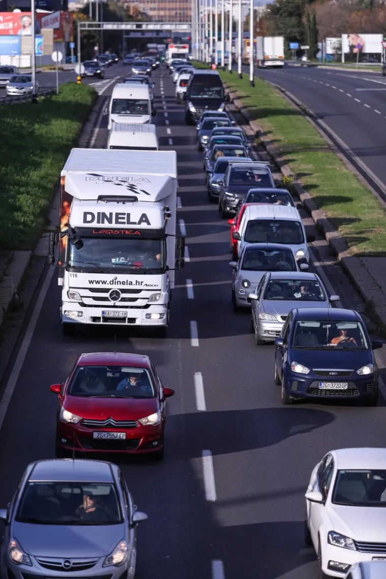 Ogromne gužve u Zagrebu - prosvjeduju cestovni prijevoznici