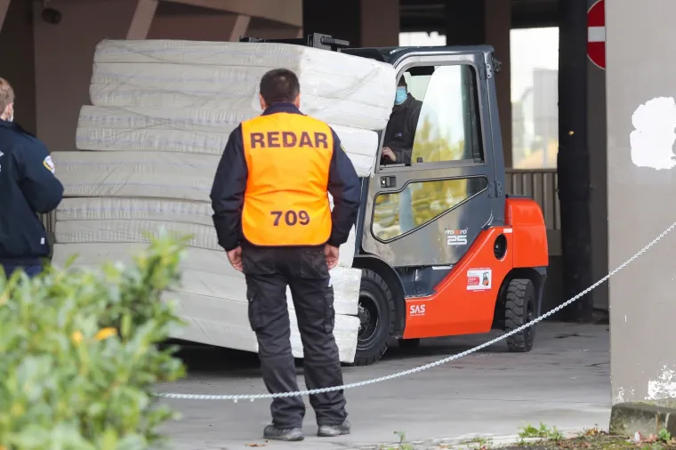 Ovo su prizori od kojih se ledi krv u žilama: U Areni počeli postavljati krevete za zaražene, može ih stati više od 1000