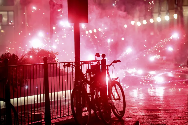 Kaos u susjedstvu! Talijani na ulicama zbog novih mjera - razbijali izloge i bacali dimne bombe