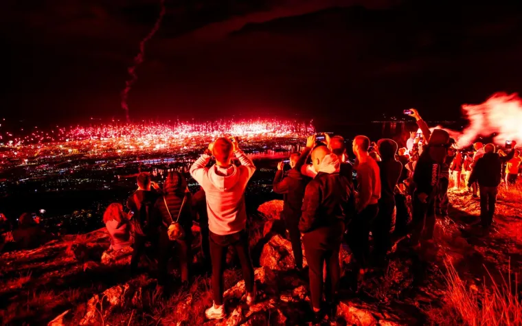 Split vidljiv s vrha Kozjaka pod okriljem mjesečine za vrijeme velike bakljade organizirane povodom 70. rodendana navijačke skupine Torcida.
Photo: Milan Sabic/PIXSELL