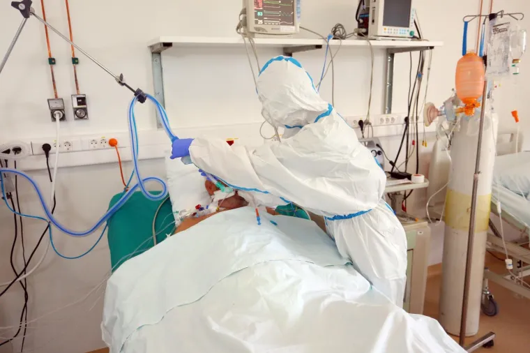 Slike koje u mnogima izazivaju jezu - ovako izgleda život na odjelu na kojem se liječe te&scaron;ko oboljeli od koronavirusa