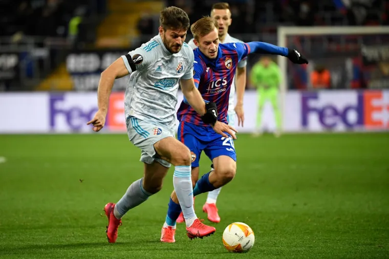 Nažalost, kakvo vrijeme vlada, zbog pandemije koronavirusa, navijači na tribinama su rijetkost. Pravi luksuz igračima.