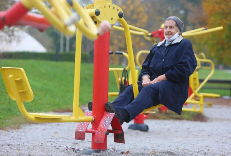 Godine su samo broj: Pogledajte na koji način ova starija gospođa iz Karlovca započinje svoj dan