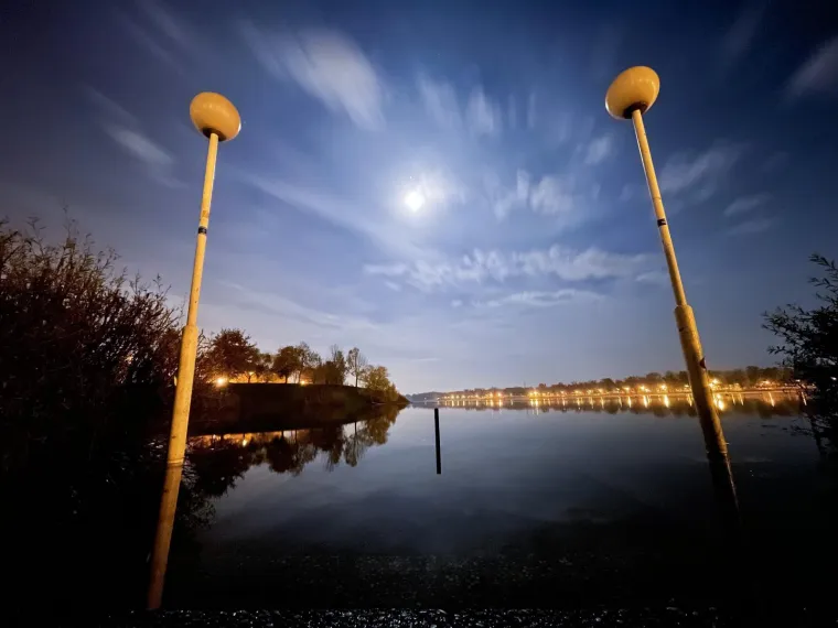 Jesenska romantika na Jarunu: Mjesec obasjao zagrebačko jezero