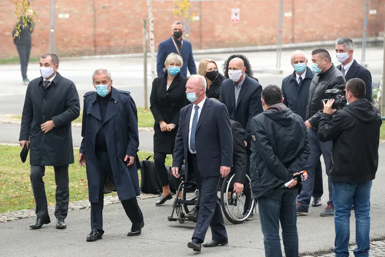 Gradonačelnik Bandić apelirao: 'Posjetite grobove danas i sutra da se u nedjelju izbjegne gužva'