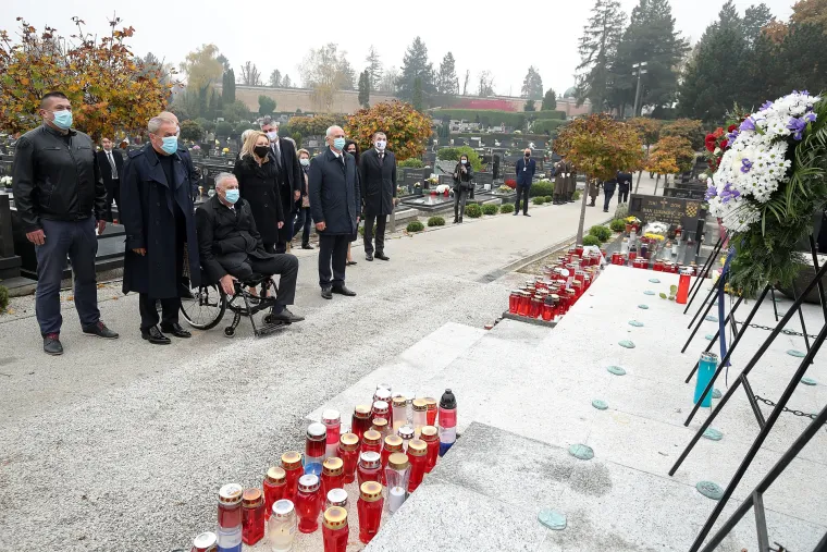 Gradonačelnik Bandić apelirao: 'Posjetite grobove danas i sutra da se u nedjelju izbjegne gužva'