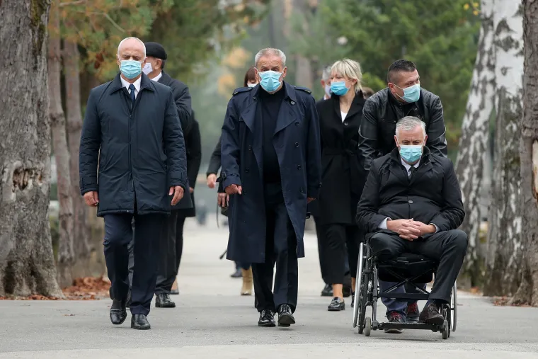 Gradonačelnik Bandić apelirao: 'Posjetite grobove danas i sutra da se u nedjelju izbjegne gužva'