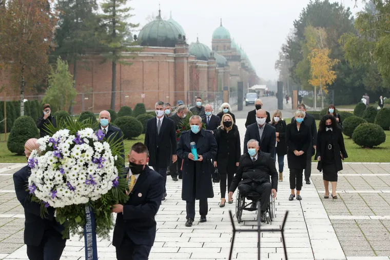 Gradonačelnik Bandić apelirao: 'Posjetite grobove danas i sutra da se u nedjelju izbjegne gužva'