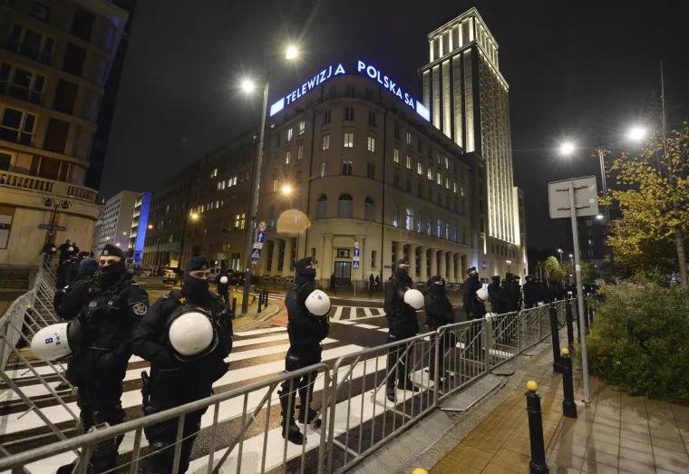 Unatoč velikom broju novozaraženih, horde nezadovoljnih Poljaka iza&scaron;le su na ulice: 'Dosta nam je! Moje tijelo, moj izbor!'