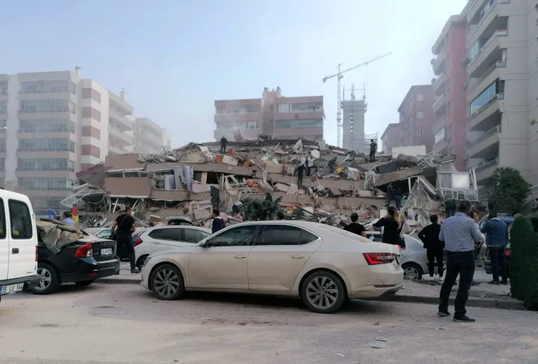 Srušene zgrade, prestravljeni ljudi: Snažan potres pogodio Grčku i Tursku, Izmir pogodio i manji tsunami