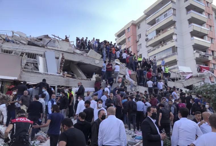 Srušene zgrade, prestravljeni ljudi: Snažan potres pogodio Grčku i Tursku, Izmir pogodio i manji tsunami