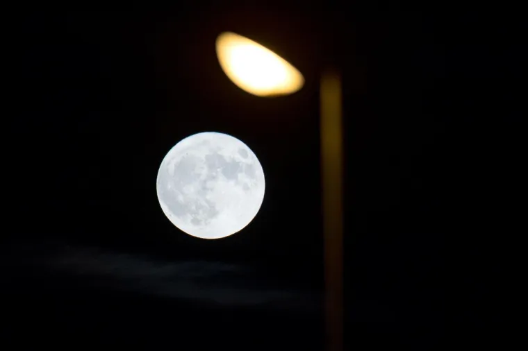 Plavi mjesec u Noći vještica: Prvi put nakon 76 godina moglo ga se vidjeti u svim zonama uoči Svih Svetih