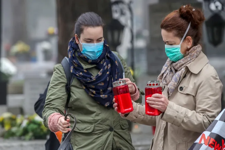 Na blagdan Svih svetih građani diljem Hrvatske prisjećaju se najmilijih: Poštujući epidemiološke mjere obilaze njihove grobove