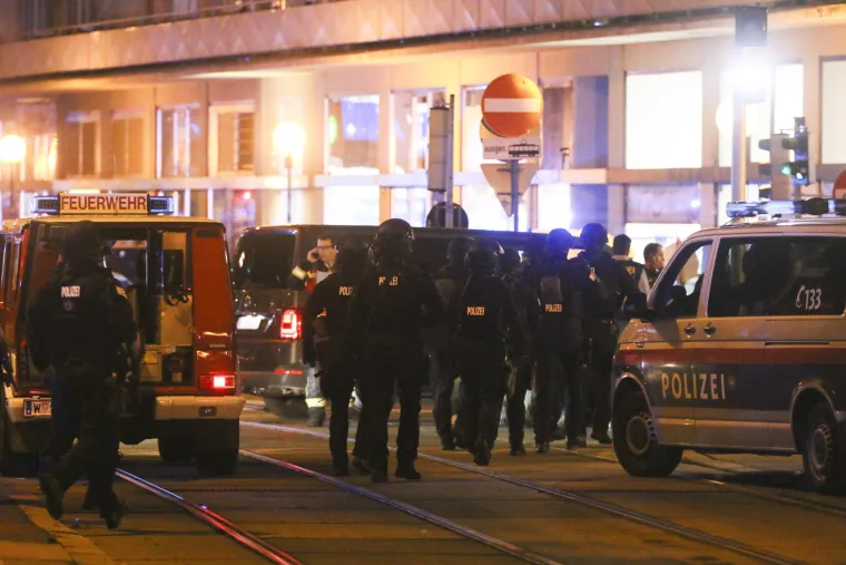 Noć užasa u Beču: Cijeli grad pod policijskom opsadom, neki od napadača još su u bijegu