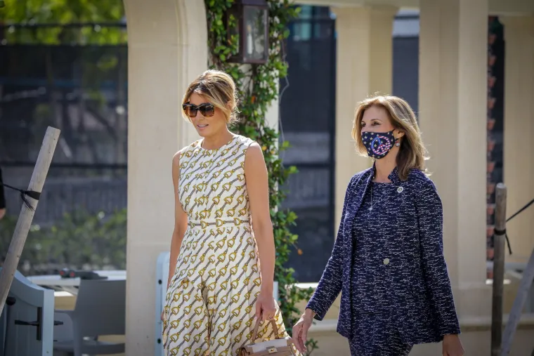 MELANIA TRUMP OBAVILA SVOJU GRAĐANSKU DUŽNOST: Pokazala je i haljinu od 29.000 kuna, pogledajte kako to 'čudo' izgleda