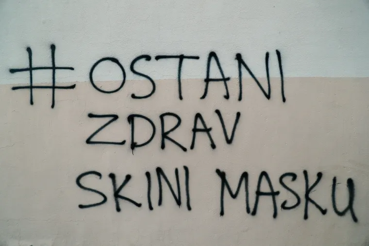 Na Nami na Kvatriću novi grafit: 'Ostani zdrav, skini masku'