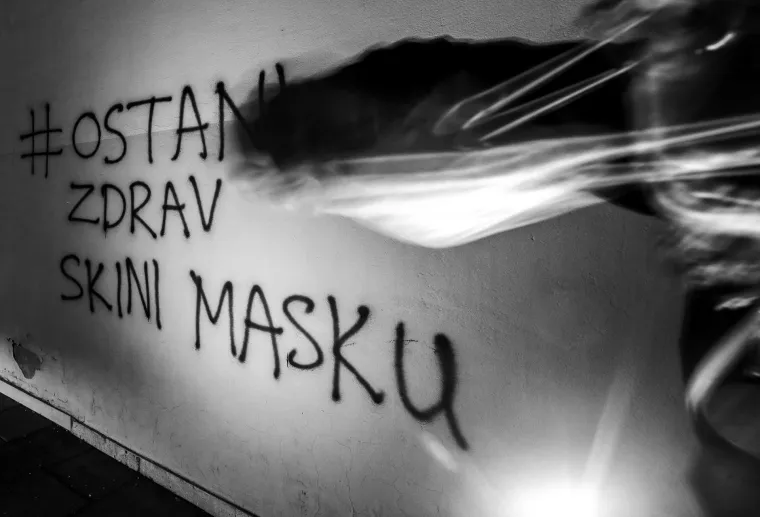 Na Nami na Kvatriću novi grafit: 'Ostani zdrav, skini masku'