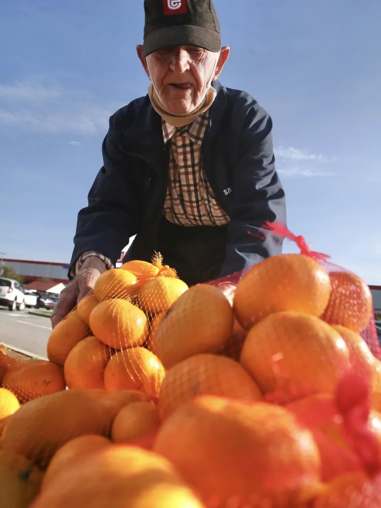 Starac u kratkom roku prodao sve mandarine