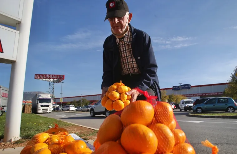 Starac u kratkom roku prodao sve mandarine