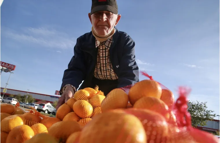 Starac u kratkom roku prodao sve mandarine
