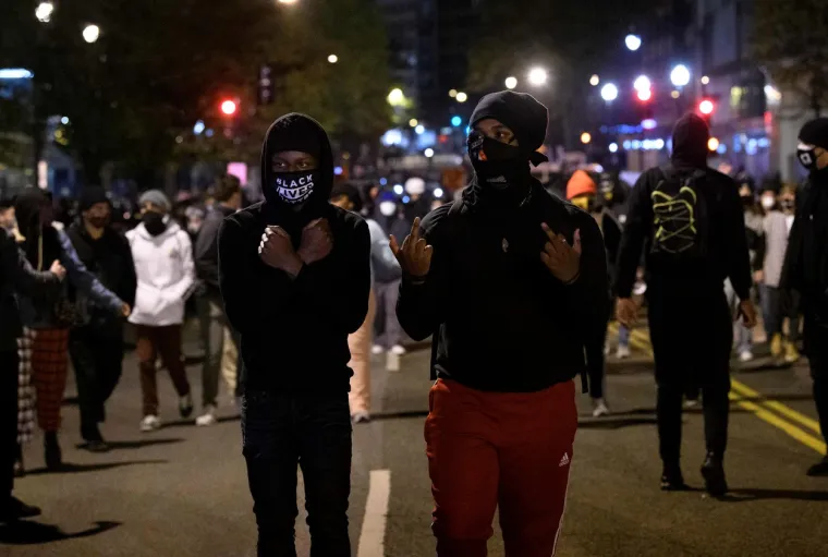 PROSVJEDI ISPRED BIJELE KUĆE U IZBORNOJ NOĆI: Donald Trump ili Joe Biden? Čekaju se rezultati neizvjesnih izbora