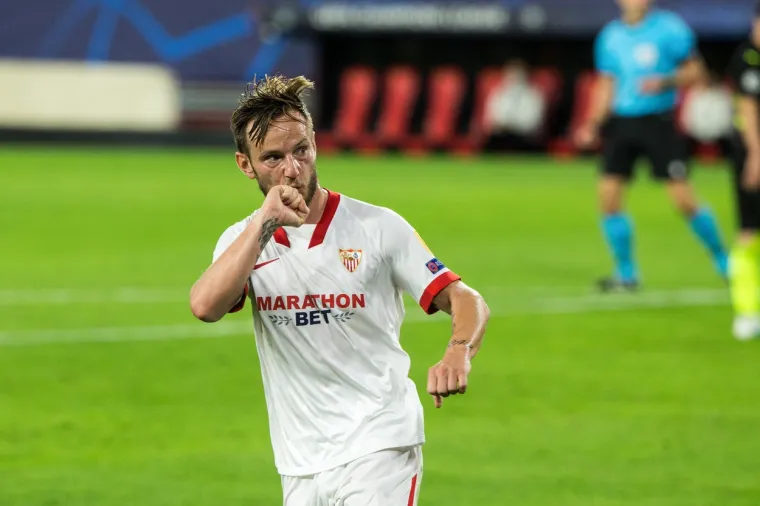 [FOTO] DAME I GOSPODO: Glavna pozornica večeri pripada Ivanu Rakitiću; Svjetla reflektora uperena su u njega